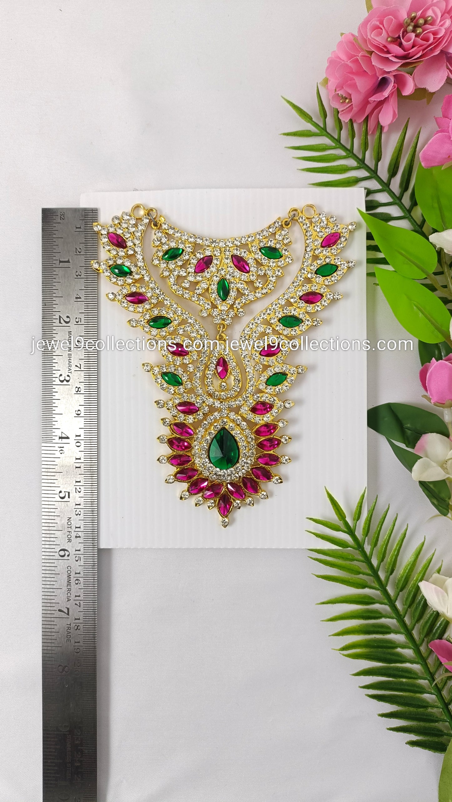 Traditional Goddess short necklace