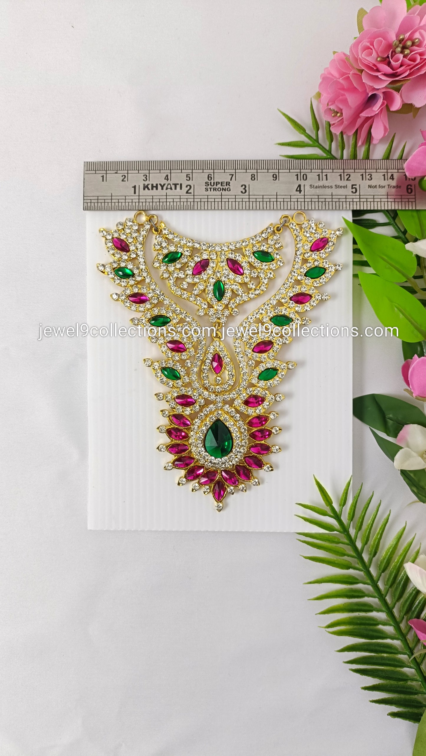 Traditional Goddess short necklace