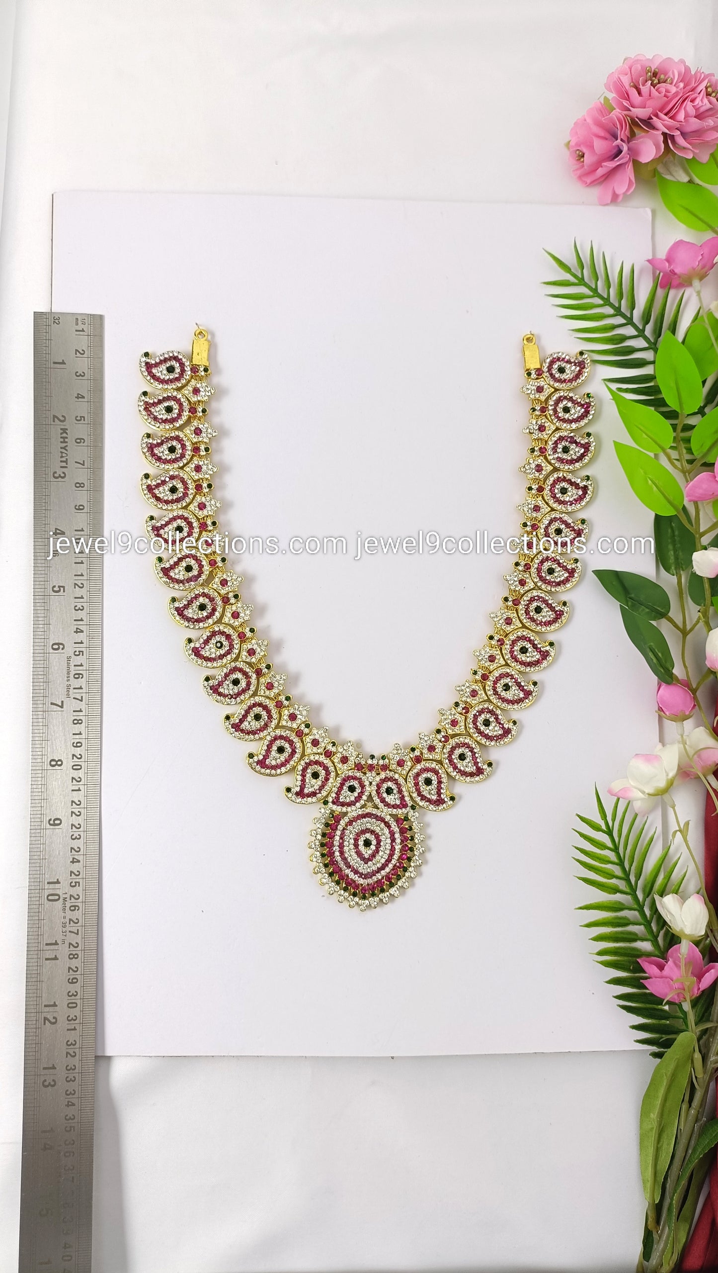 Long patterned curved Amman necklace